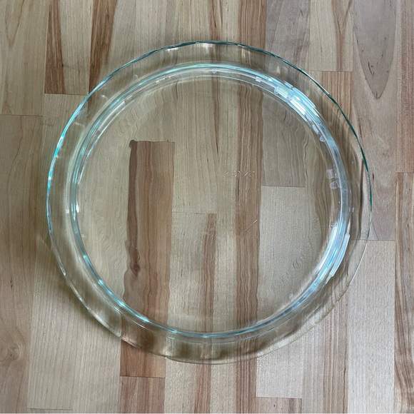 Vintage, Fluted Edge Pie Pan, 9.5 inches, by Pyrex - Picture 3 of 6